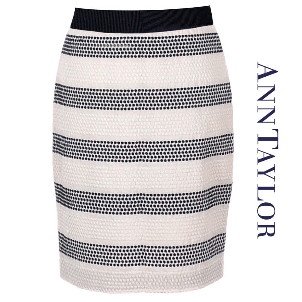 Ann Taylor Pencil Skirt, Lined, Embroidered Dot Lace Navy on White, Sz 4, EUC